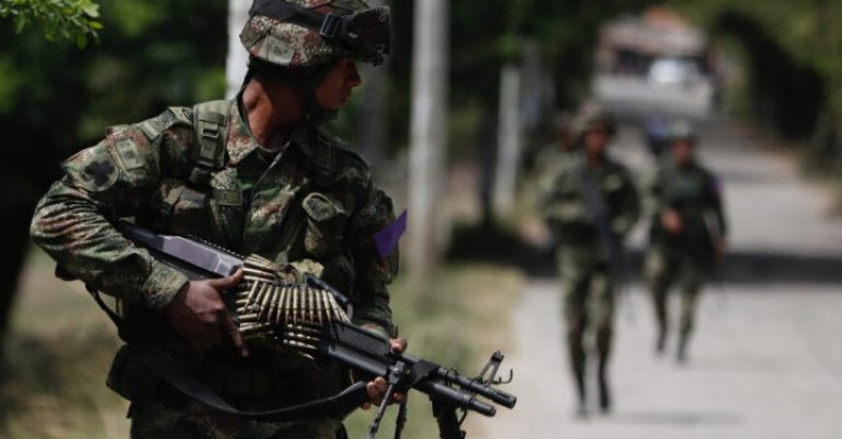 Нападнат-воен-комплекс-во-Колумбија-Еден-војник-убиен-12-ранети.jpg