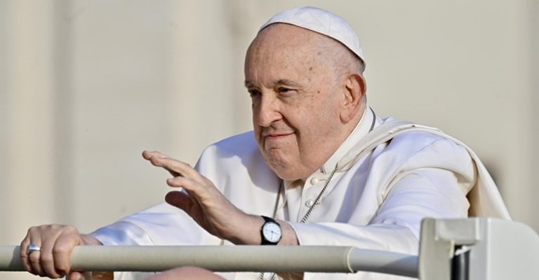Папата-не-патува-во-Дубаи-на-COP28-поради-здравствени-проблеми.jpg
