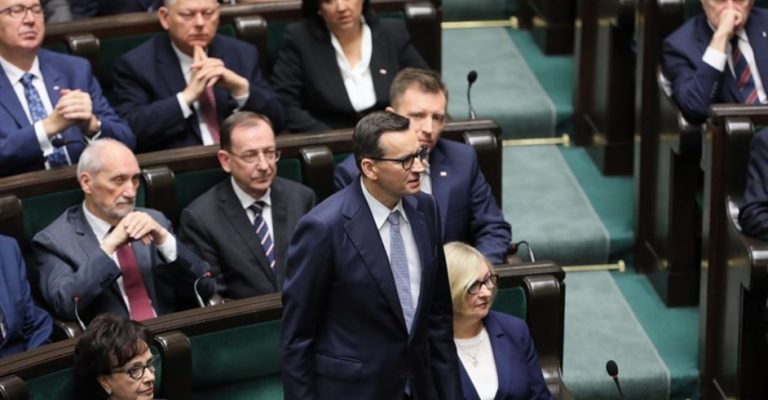 Полската-националистичка-влада-поднесе-оставка-на-првата-седница-на-новиот.jpg