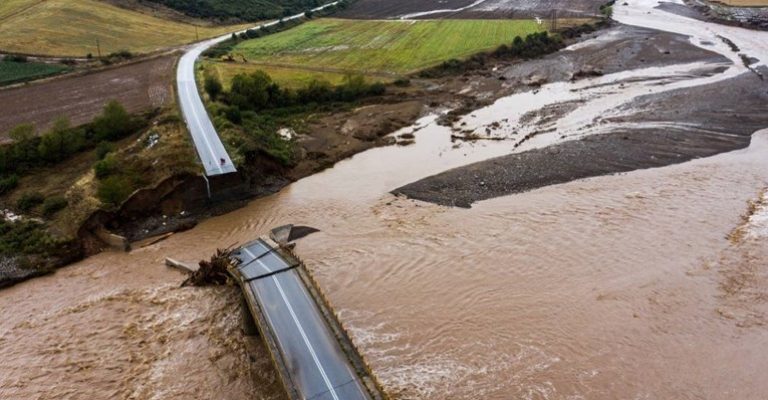 Расте-бројот-на-мртви-во-поплавите-во-Грција-–-блокиран.jpg