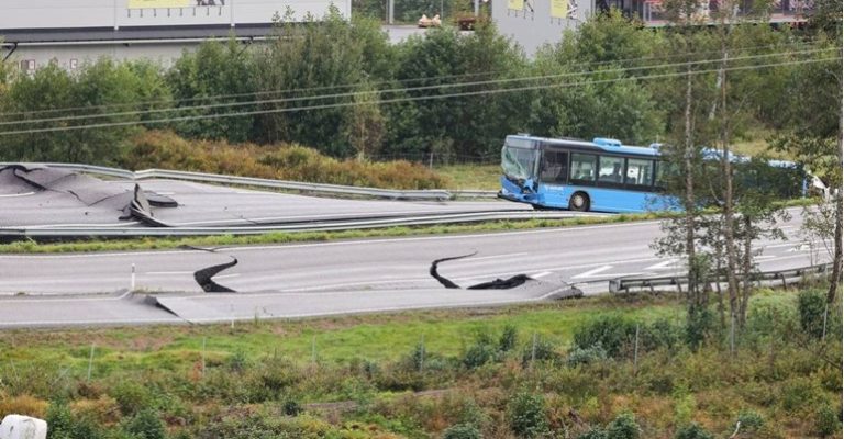 Се-урна-автопат-во-Шведска-три-лица-се-пренесени-во.jpg