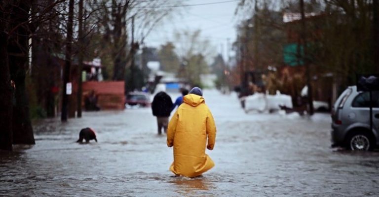 Силно-невреме-го-погоди-крајбрежниот-град-во-Аргентина-најмалку-13.jpg