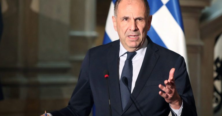 Според-грчкиот-министер-„преспанскиот-за-пасошите-мора-да-се-почитува.jpg