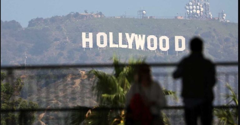 Холивуд-се-подготвува-за-делумно-враќање-на-работа-постигнат-е.jpg